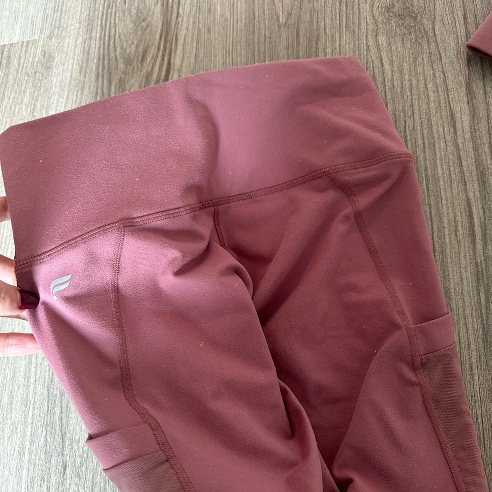 Fabletics workout set - Picture 3 of 5